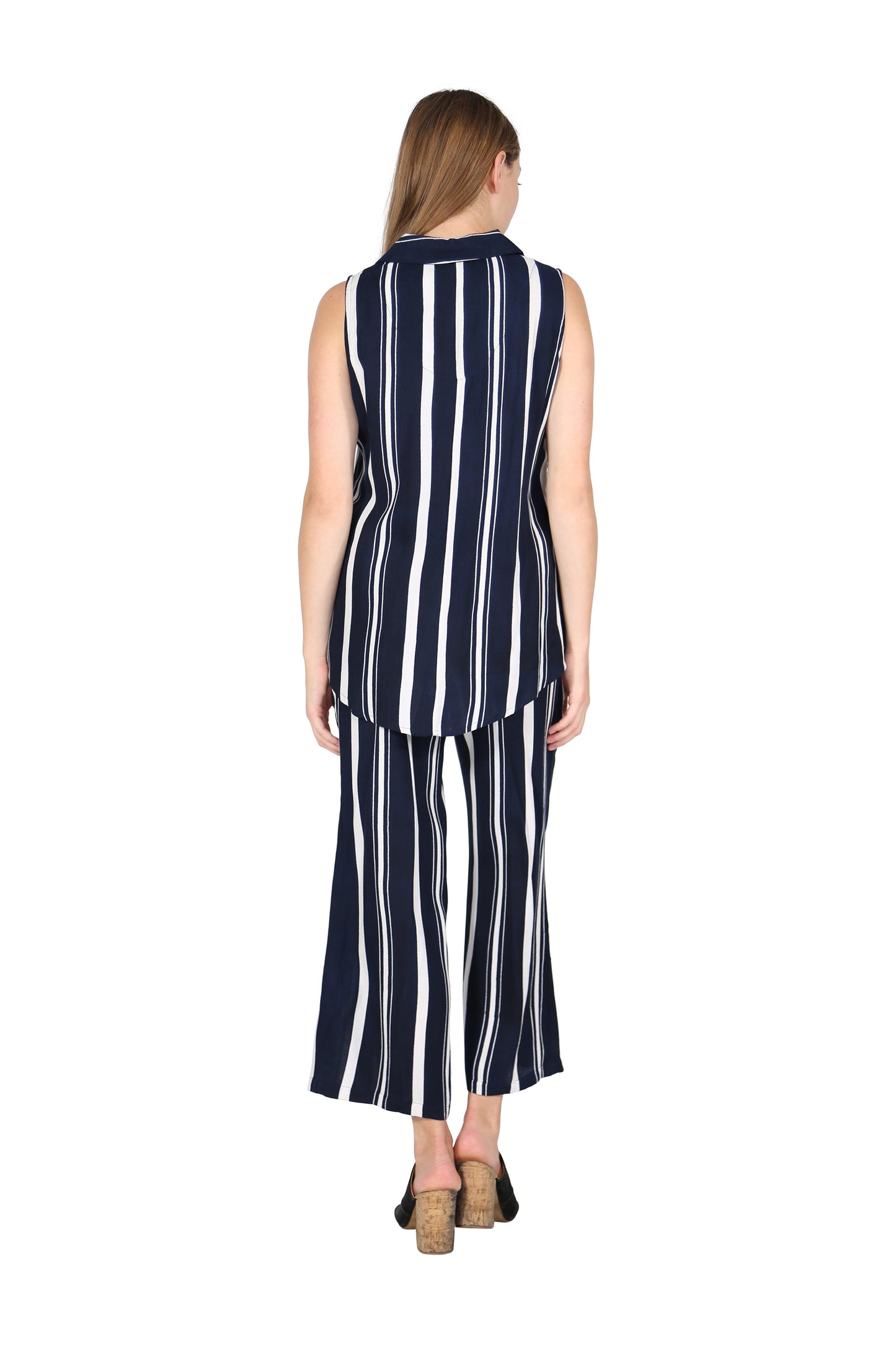 Conjunto sin mangas en azul marino y blanco