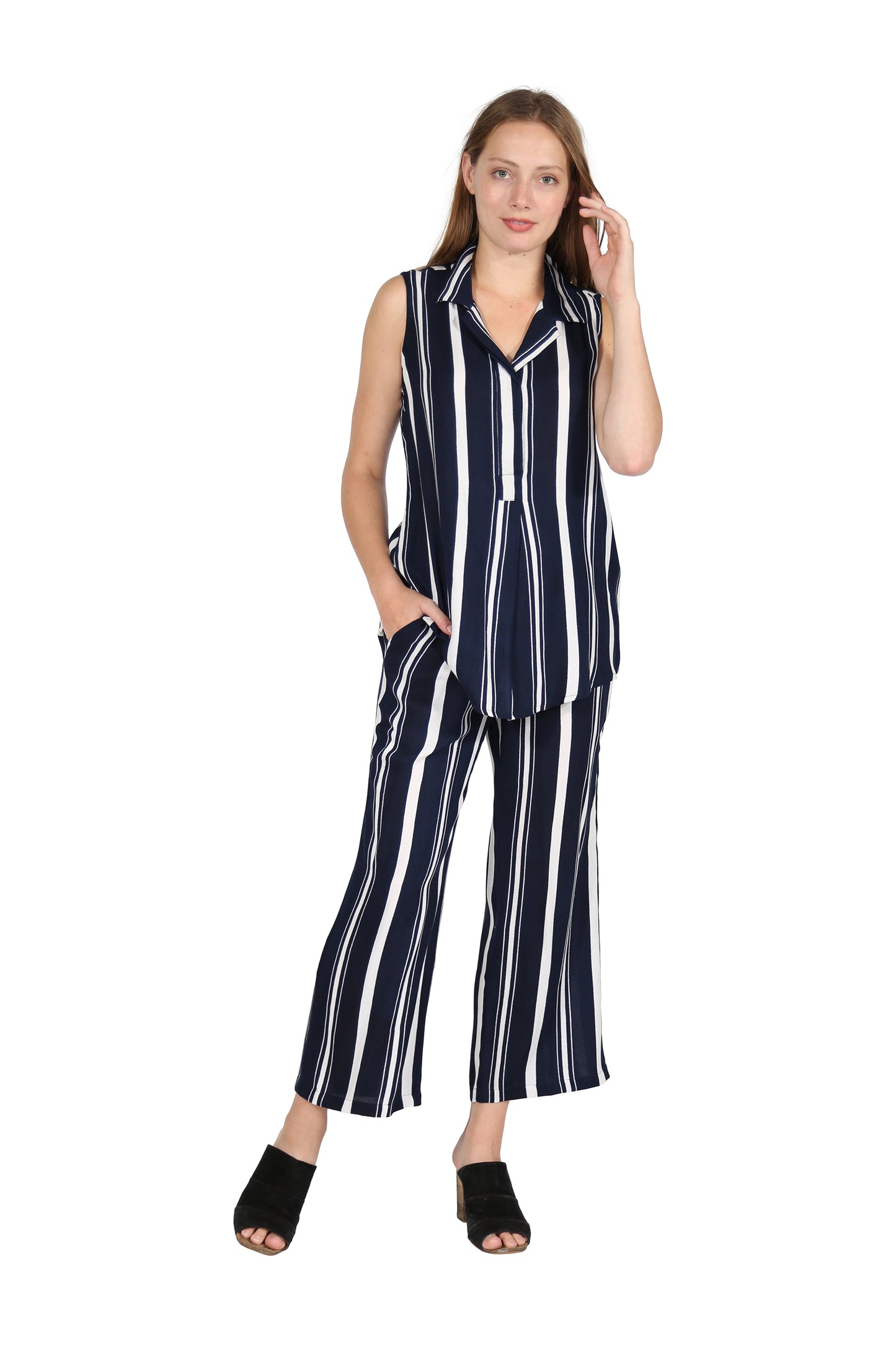 Conjunto sin mangas en azul marino y blanco